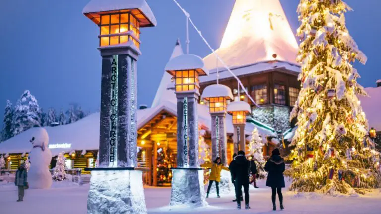 Rovaniemi, Village du Père Noël, Cercle Arctique.