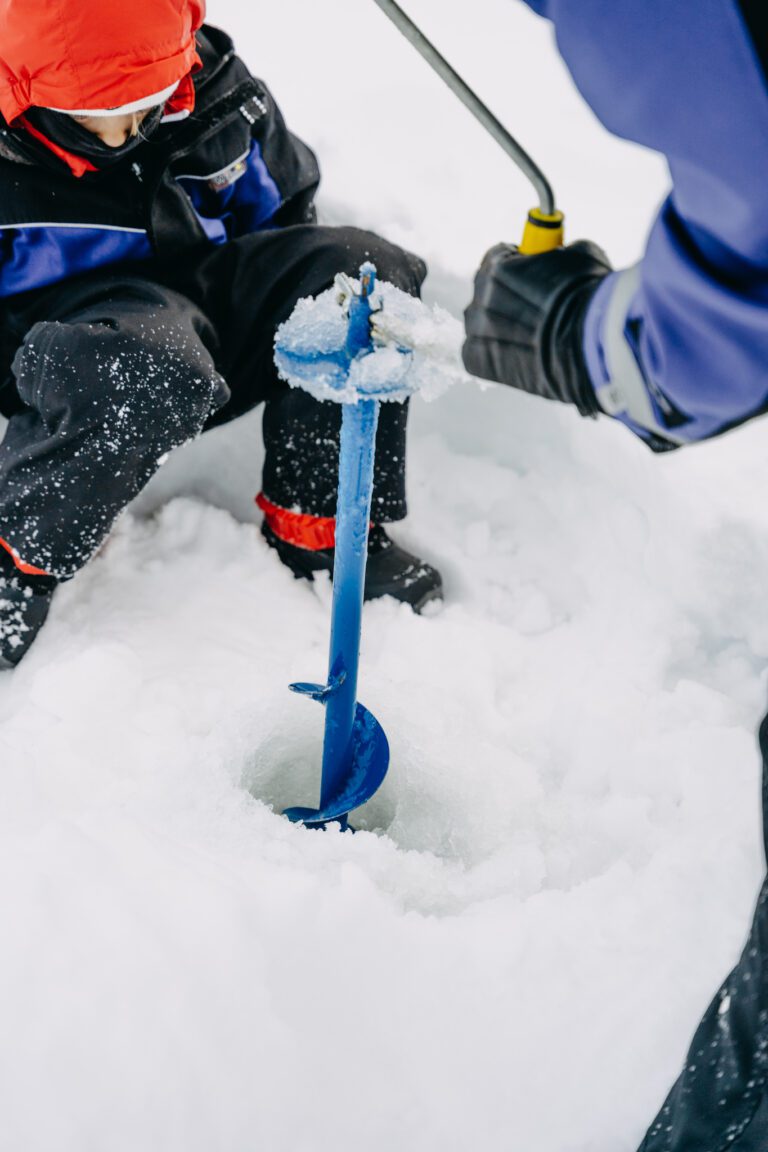 Pêche sur glace en Laponie